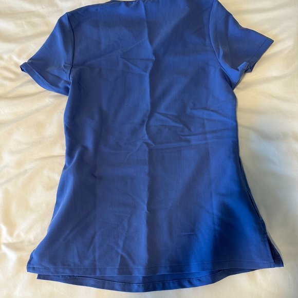 Scrub Top with 3 Pockets in Ceil Blue - Picture 3 of 3